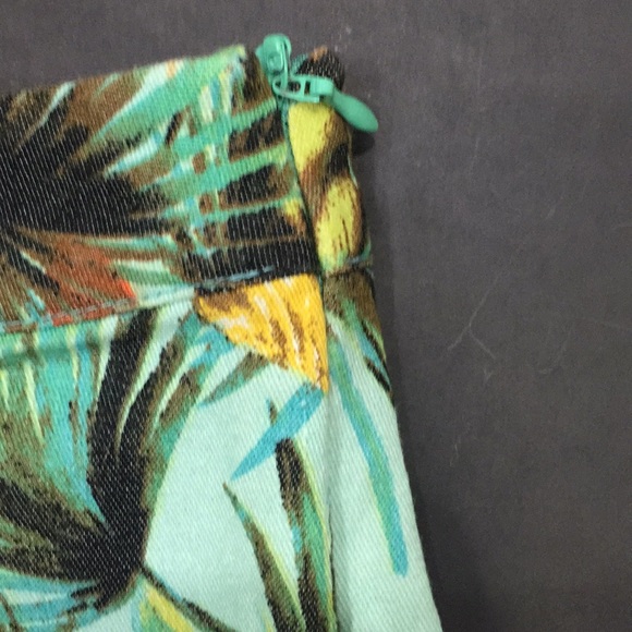 Tropical Shorts - Picture 4 of 4